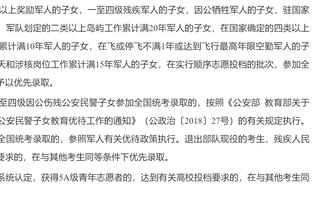 勾手老大爷挑战左手拿四个篮球？然后再右手全部勾进！